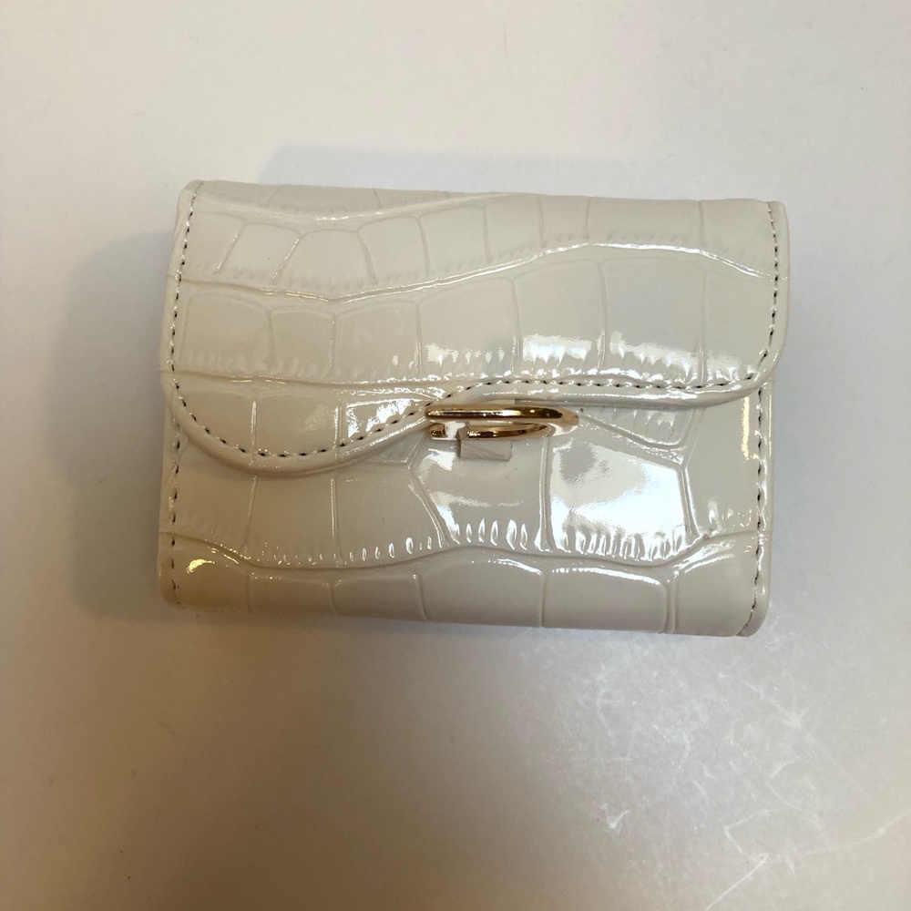 Beautiful White Croc Faux Leather Card Wallet NWOT